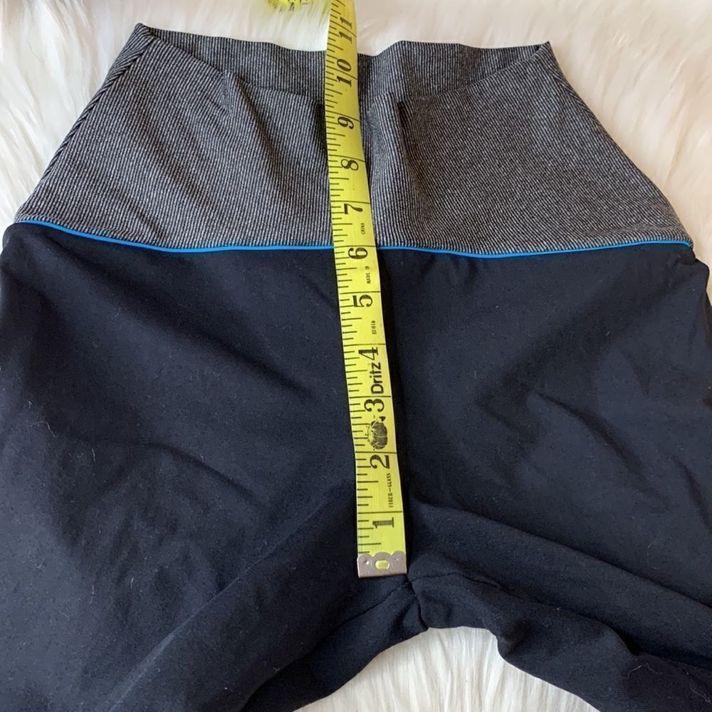 Liquido Black & Gray Leggings Size Medium - Picture 8 of 10